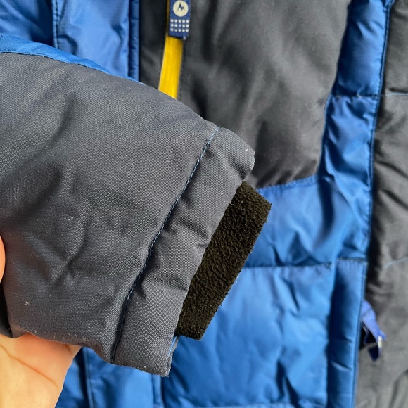 Boys Marmot down fill puffer jacket (size M, 8-9) - Picture 4 of 7